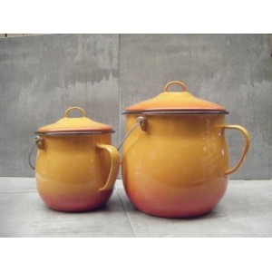 https://dev.bazari.fr/7-thickbox/pot-emaille-orange-de-6-litres.jpg